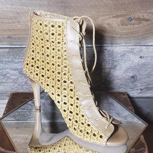 One Lone Shoe -- A Cute One, Too!!   C COMFORT EST. 1946- Left Foot Bootie